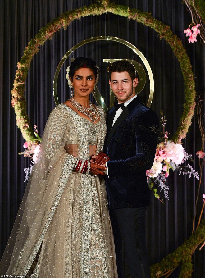 Nick Jonas và Hoa hậu Thế giới hạnh phúc ngập tràn trong bữa tiệc cưới có cả Thủ tướng Ấn Độ tham dự - Ảnh 2.