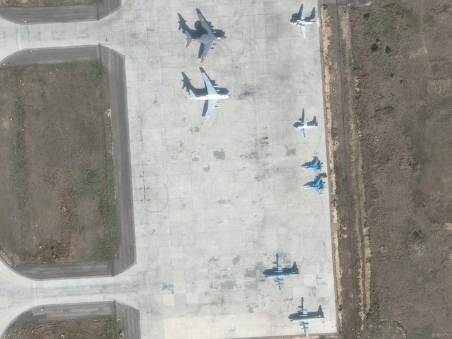 Su-35 Nga bảo vệ máy bay vận tải hạng nặng lập cầu hàng không: Vũ khí ùn ùn đổ vào Syria? - Ảnh 6.