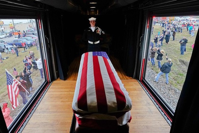 Cận cảnh lễ chôn cất cố Tổng thống George H.W. Bush - Ảnh 1.
