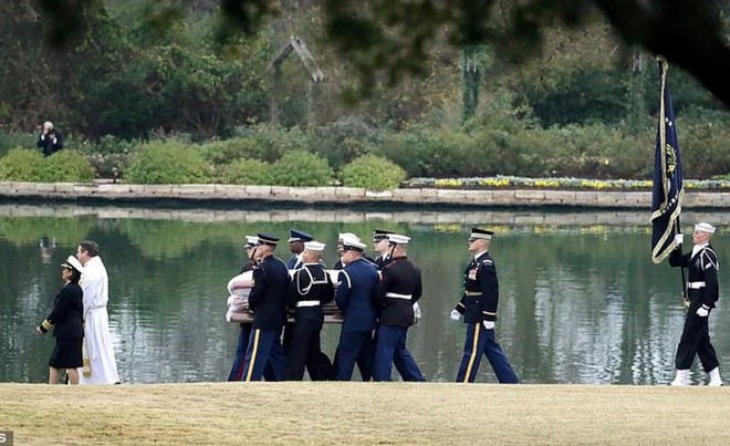 Cận cảnh lễ chôn cất cố Tổng thống George H.W. Bush - Ảnh 3.