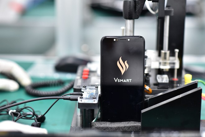 Những hình ảnh thú vị về dàn robot “khủng” tại nơi sản xuất điện thoại Vsmart - Ảnh 8.