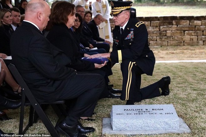 Cận cảnh lễ chôn cất cố Tổng thống George H.W. Bush - Ảnh 10.