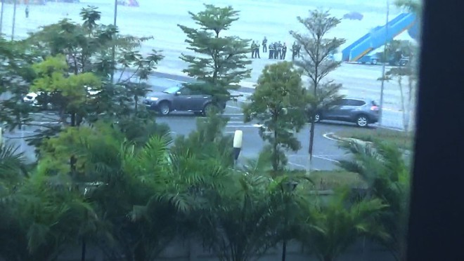 Video: Đoàn xe chở Vũ nhôm từ sân bay Nội Bài - Ảnh 1.