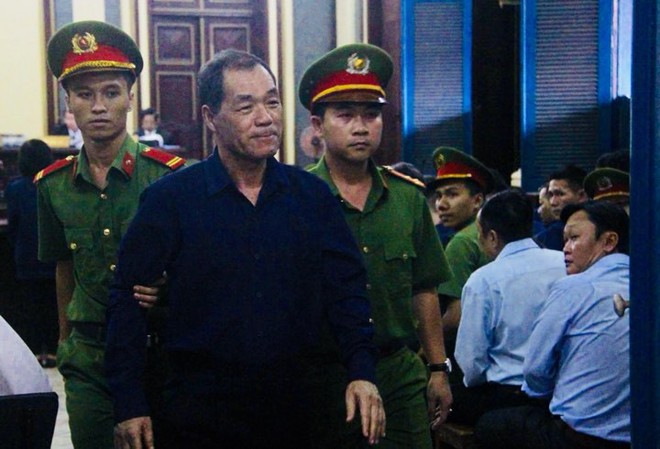 Chùm ảnh Trầm Bê mỏi mệt, Phạm Công Danh bật khóc ngày đầu xử đại án thiệt hại 6.000 tỷ - Ảnh 7.