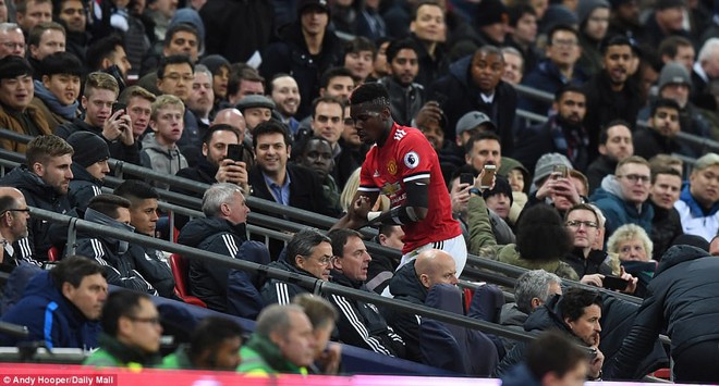 11 giây, 28 phút & 7 phút: Wembley chứng kiến ngày Man United đổ sụp đớn đau - Ảnh 18.