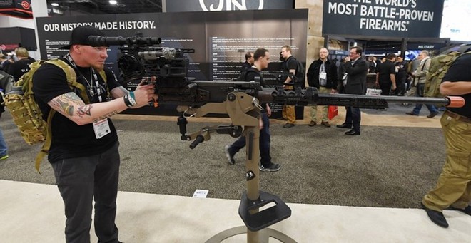Những khẩu súng đáng sợ nhất tại triển lãm vũ khí SHOT - Ảnh 2.