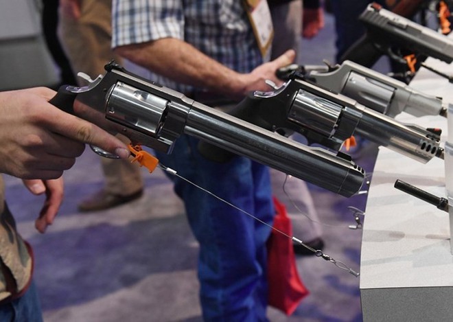 Những khẩu súng đáng sợ nhất tại triển lãm vũ khí SHOT - Ảnh 7.