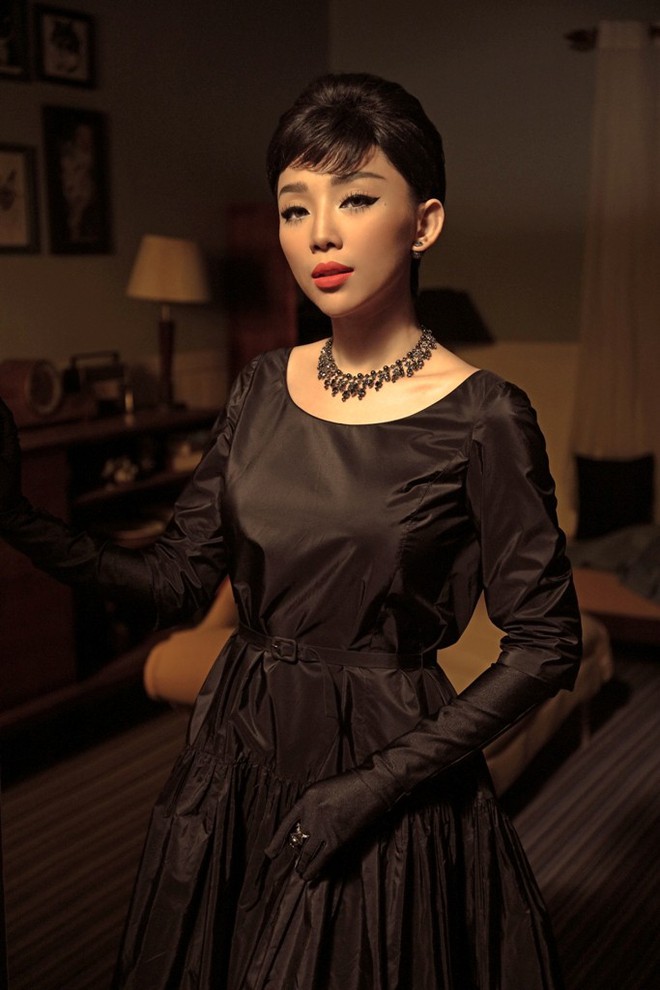 Tóc Tiên đầy lạ lẫm khi mặc đồ hiệu, hóa quý cô thập niên 60  - Ảnh 5.
