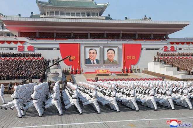 Ảnh: Những trang phục đặc biệt xuất hiện trong lễ diễu binh Triều Tiên - Ảnh 7.
