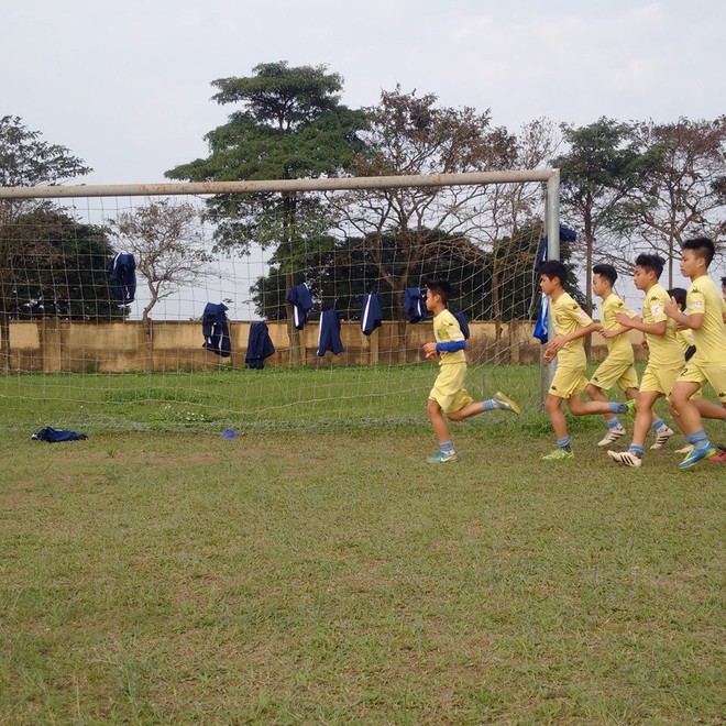 Quang Hải, Văn Hậu và Đức Huy truyền cảm hứng cho các cầu thủ trẻ - Ảnh 9.