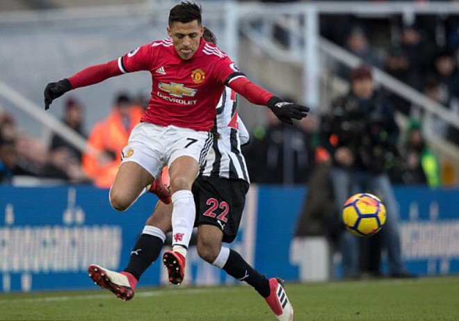 ĐIỂM NHẤN Newcastle 1-0 M.U: Có Sanchez, Quỷ đỏ vẫn tệ. Benitez là khắc tinh của Mourinho - Ảnh 2.