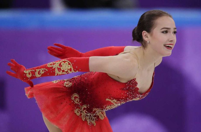 Nữ hoàng sân băng 15 tuổi tỏa sáng rực rỡ trong lần đầu tham dự Olympic mùa Đông - Ảnh 2.