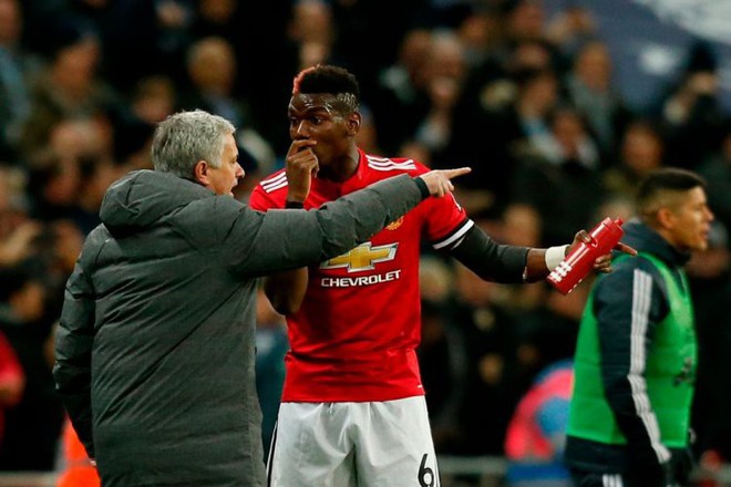 Pogba đang mắc kẹt ở M.U vì sự bảo thủ của Mourinho  - Ảnh 1.