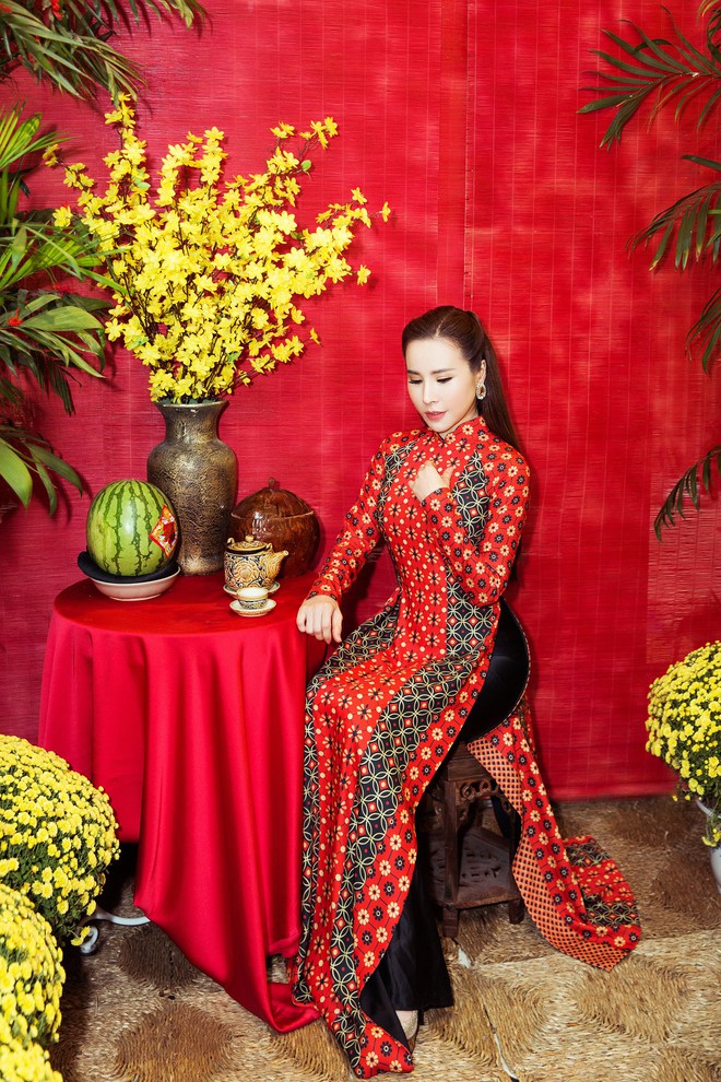 Hoa hậu Hoàng Dung thướt tha trong tà áo dài Tết - Ảnh 5.