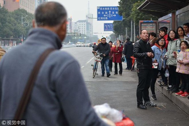 Cha già âm thầm vác 2 tạ quà quê, đi hơn 400km để đoàn tụ với vợ con - Ảnh 6.