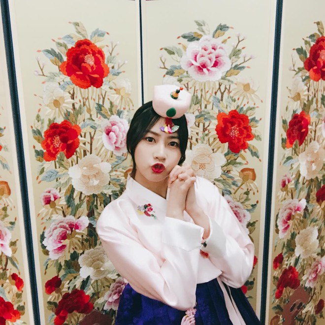 Sao Hàn đón Tết: Idol thi nhau diện hanbok lung linh, Park Shin Hye cùng dàn sao gửi lời chúc trên phim trường - Ảnh 19.