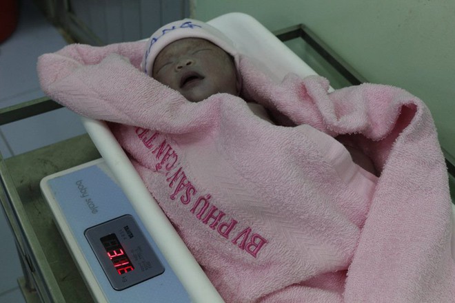 TP HCM: Bé trai 3,8kg sinh đúng thời khắc Giao thừa năm Mậu Tuất 2018 - Ảnh 6.