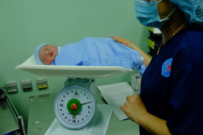 TP HCM: Bé trai 3,8kg sinh đúng thời khắc Giao thừa năm Mậu Tuất 2018 - Ảnh 5.