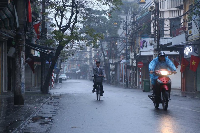 Sáng mùng 1 Tết Mậu Tuất 2018: Có một Hà Nội bình yên đến nao lòng - Ảnh 2.