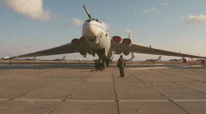 Ảnh: Myasishchev M-4, đối thủ đáng gờm của pháo đài bay B-52 - Ảnh 8.