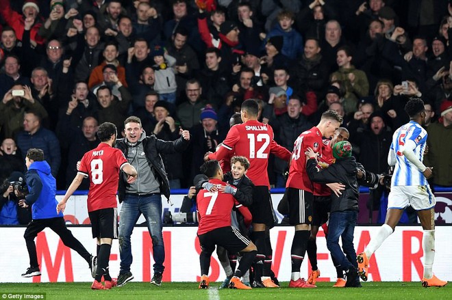 Mourinho nuốt lời vụ Pogba, Lukaku nổ súng đưa Man United trở lại - Ảnh 20.