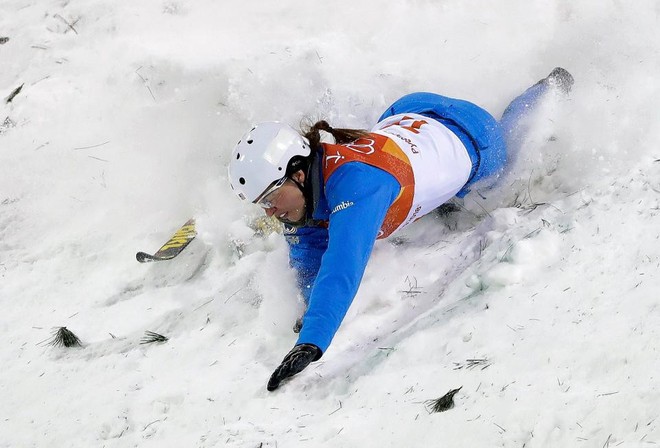 Những pha ngã sấp mặt tại Olympic mùa đông 2018 - Ảnh 7.