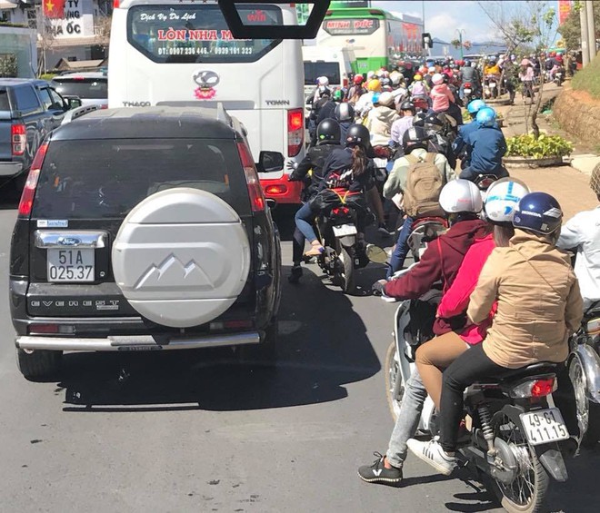 Những bức ảnh cho thấy sự đông đúc người ta phải cảm thán: Tết là dịp nhà nhà đi chơi - Ảnh 7.