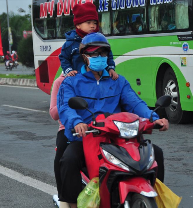 Người dân ùn ùn trở lại Sài Gòn làm việc đầu năm mới - Ảnh 6.