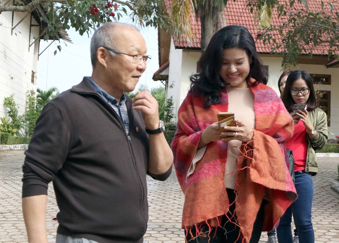 Xa vài ngày chưa gặp, HLV Park Hang-seo đã hành động khiến học trò bất ngờ - Ảnh 2.