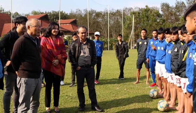 Xa vài ngày chưa gặp, HLV Park Hang-seo đã hành động khiến học trò bất ngờ - Ảnh 6.