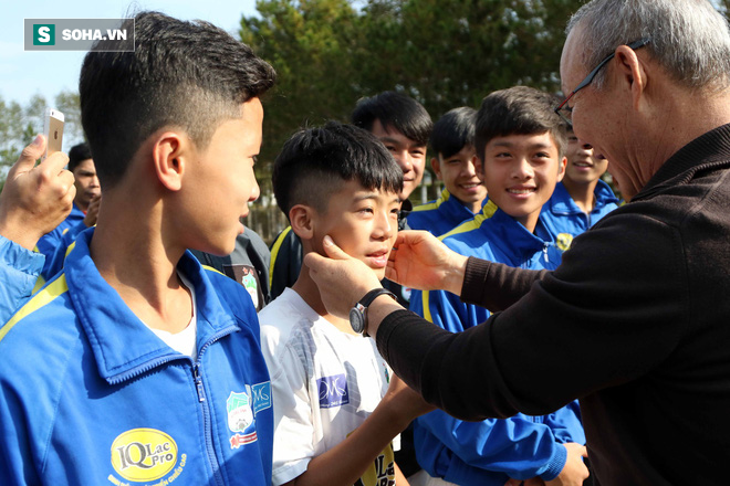 Sau kỳ tích châu Á, bầu Đức đặt ra nhiệm vụ cực khó cho HLV Park Hang-seo - Ảnh 3.