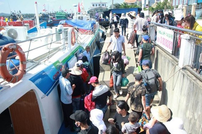 Dịp Tết, đảo Lý Sơn đón hơn 6.000 khách du xuân - Ảnh 2.