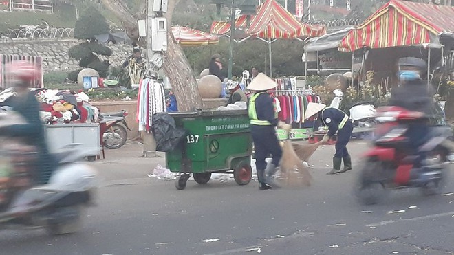 Bàng hoàng trước cảnh tượng thành phố hoa Đà Lạt biến thành bãi rác chỉ sau kì nghỉ Tết - Ảnh 8.