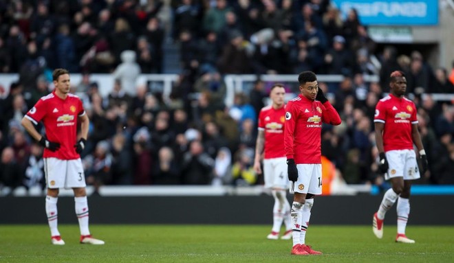 Chơi bóng vô hồn, Man United của Mourinho sắp phá tan tượng đài xây mất hàng chục năm - Ảnh 3.