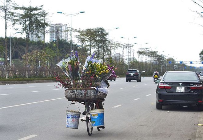 Nhà giàu Hà Nội chi tiền triệu chơi hoa lê rừng sau Tết - Ảnh 18.