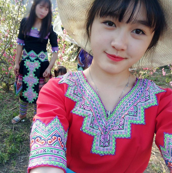 Danh tính cô gái bán cơm lam hút “triệu view” trên mạng xã hội Việt ngày hôm qua  - Ảnh 5.