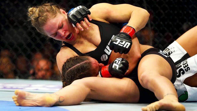 Ronda Rousey: Chuyện hậu trường của mỹ nhân mạnh mẽ nhất làng võ UFC - Ảnh 1.