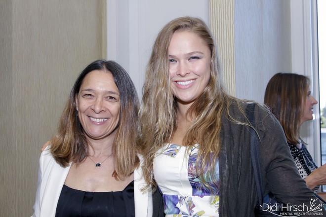 Ronda Rousey: Chuyện hậu trường của mỹ nhân mạnh mẽ nhất làng võ UFC - Ảnh 2.