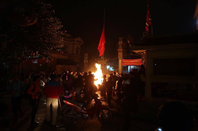 Hà Nội: Hàng trăm người dân dự lễ hội lấy đỏ đầu năm - Ảnh 1.