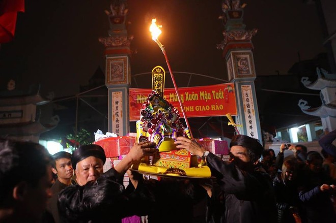 Hà Nội: Hàng trăm người dân dự lễ hội lấy đỏ đầu năm - Ảnh 6.