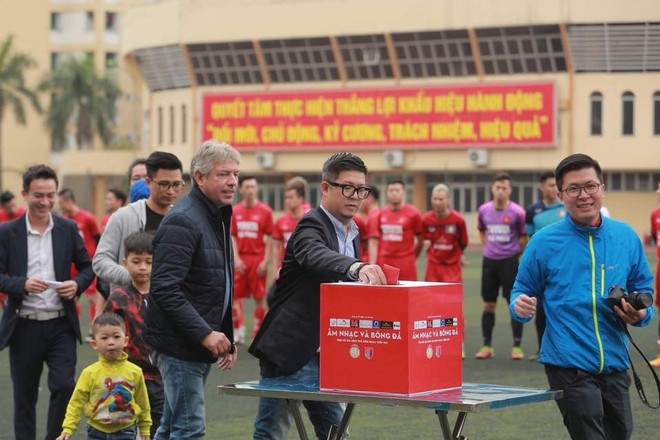 Sao Người phán xử và Tuấn Hưng chung tay, hỗ trợ thủ môn U23 Việt Nam có mẹ bị ung thư - Ảnh 6.