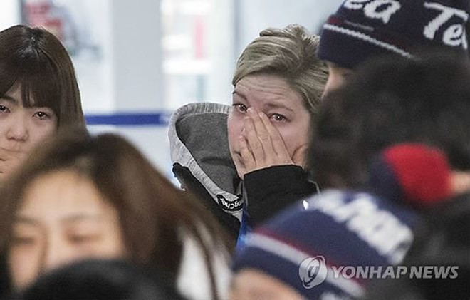 VĐV Hàn Quốc rớt nước mắt chia tay VĐV Triều Tiên lên đường về nước - Ảnh 3.