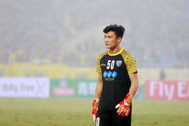 Fan Việt Nam ầm ầm bình chọn, đẩy Bùi Tiến Dũng lên thủ môn số 1 Đông Nam Á - Ảnh 1.