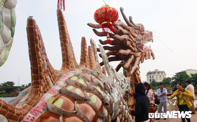 Ngôi miếu hơn 300 tuổi đeo trên mình 100 con rồng giữa lòng sông Sài Gòn - Ảnh 3.