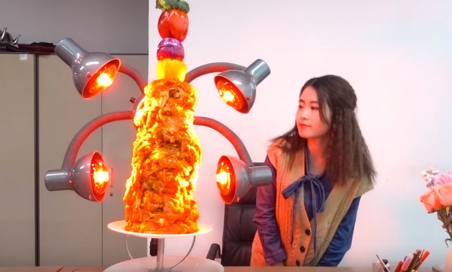 Chỉ có thánh ăn công sở mới dám thử: Lấy máy uốn tóc để nướng thịt làm bánh mì kebab! - Ảnh 2.