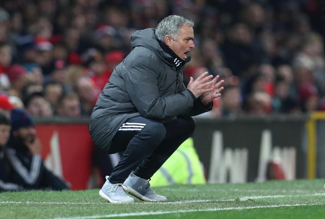 Nhìn Sanchez đá bóng, Mourinho có thấy xấu hổ không? - Ảnh 2.