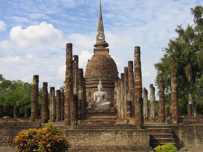 Bức tượng Phật 700 năm bị rễ cây nuốt chửng hé lộ sự tương đồng với nghệ thuật điêu khắc nổi tiếng nhất châu Âu - Ảnh 2.