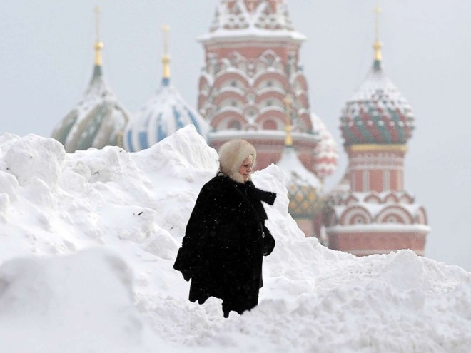 Tận mắt chứng kiến những hình ảnh khắc nghiệt từ trận tuyết rơi kỷ lục tại Moscow - Ảnh 2.