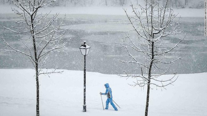 Tận mắt chứng kiến những hình ảnh khắc nghiệt từ trận tuyết rơi kỷ lục tại Moscow - Ảnh 6.