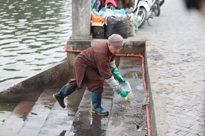 Sư thầy 10 năm giúp người dân thả cá phóng sinh ở Hồ Tây - Ảnh 10.